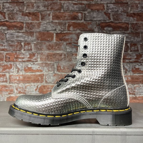 1460 Pascal Stud Emboss Silver - Dr. Martens